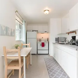https://cozy-convenient-centrally-located-apartment.seattlehotelsites.com