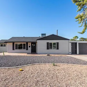 https://new-stylish-midtown-with-one-bedroom.hotelsofphoenix.com